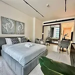 Artful Canal Escape With Jacuzzi And City Views!