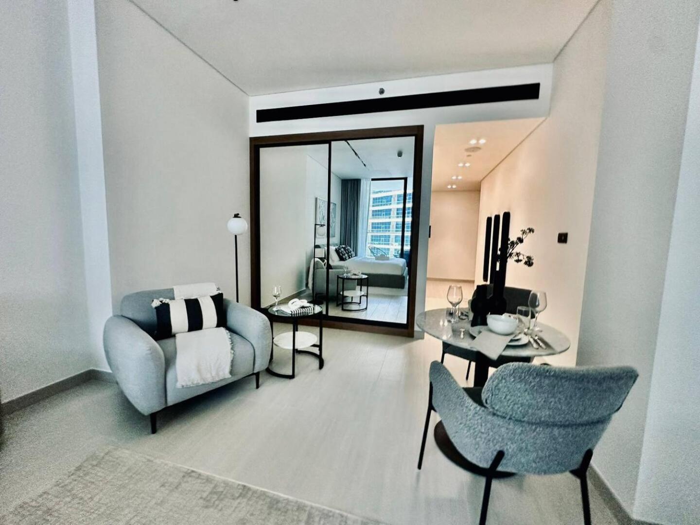 Artful Canal Escape With Jacuzzi And Views! *