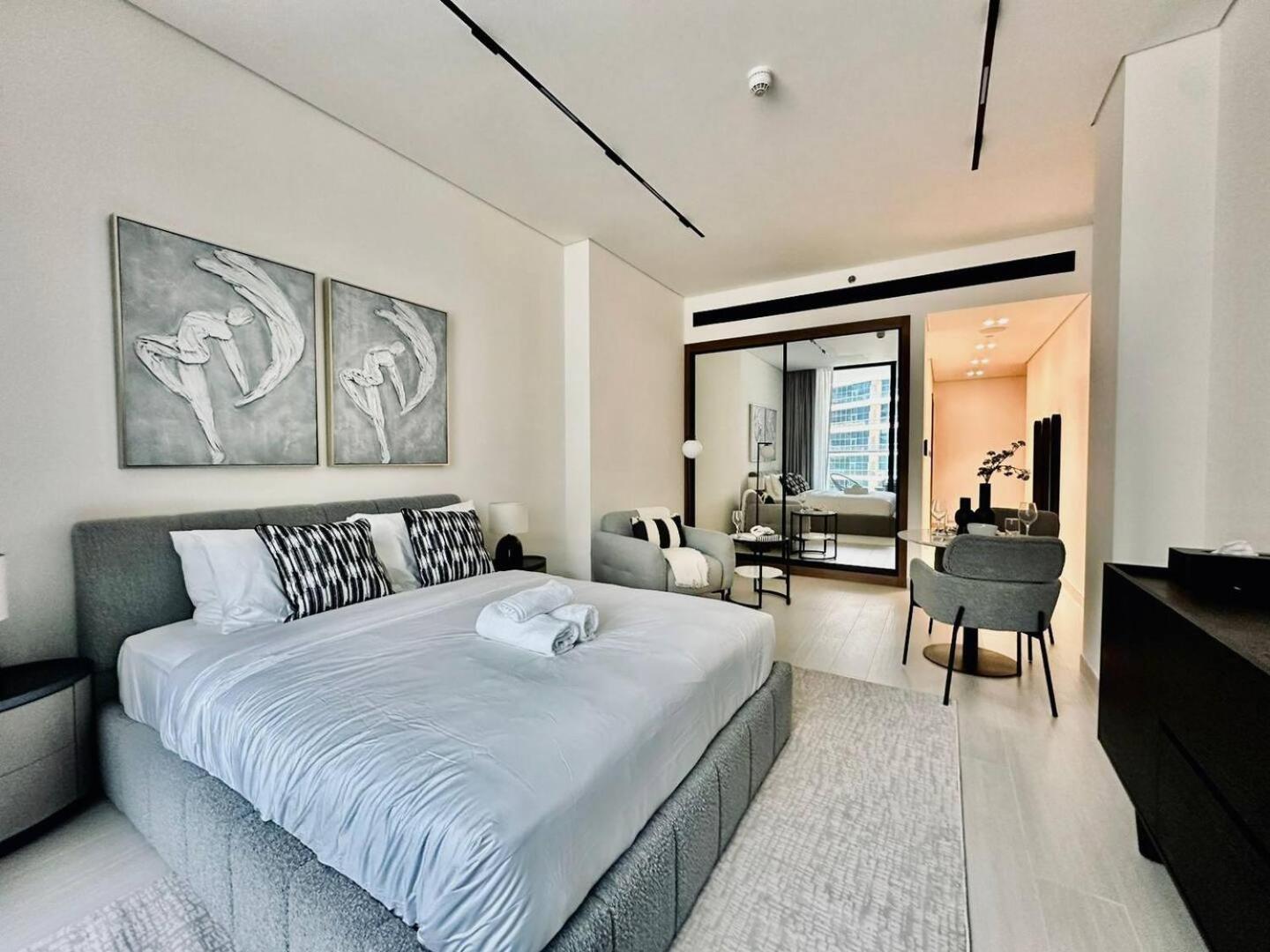 Apartment Artful Canal Escape With Jacuzzi And Views! *