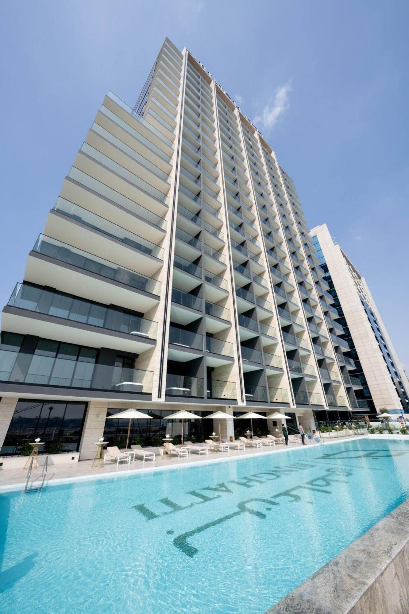 Artful Canal Escape With Jacuzzi And Views! Apartment