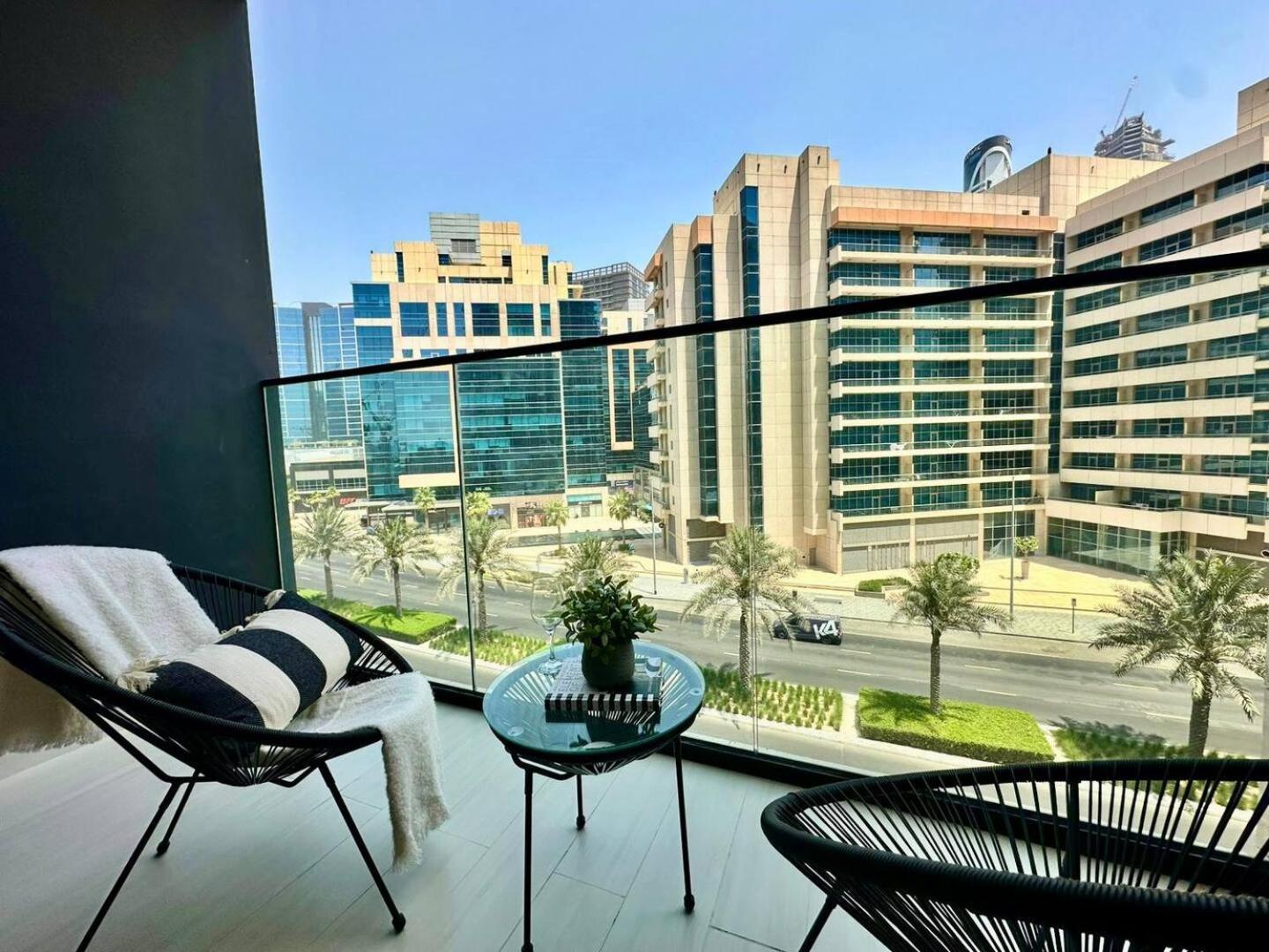 Artful Canal Escape With Jacuzzi And Views! Apartment *